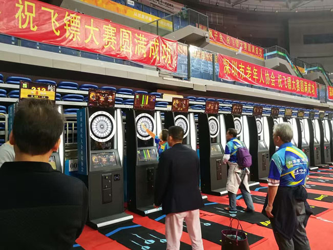 飛鏢機(jī)老人賽事